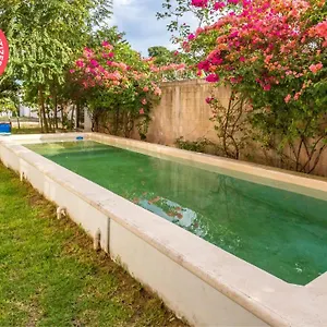 Hostpal Bugambilias Hotel